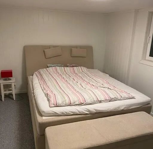 Close To E18 アパート